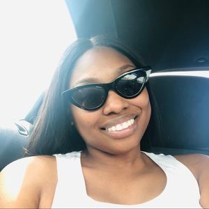 Meet your Posher, Nikia